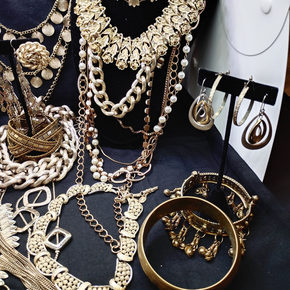 Lot#3 Chic Goldtone Jewelry Collection - Picture 3 of 10